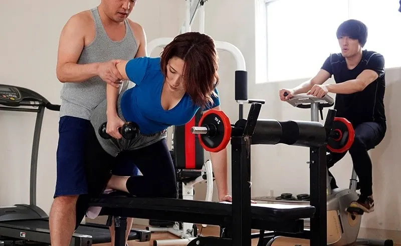 ông xã phát hiện người vợ địt trộm với huấn luyện viên thể hình