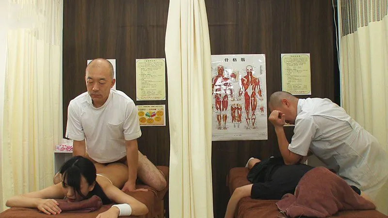Dẫn em người yêu đi mát-xa rồi bị xoạc cạnh bên mà không hề hay biết