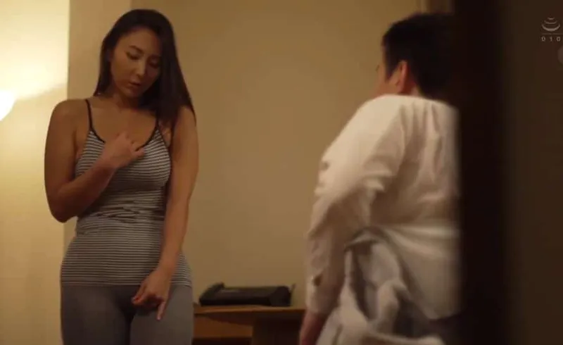 Chồng dẫn cấp trên cũ về nhà mà không biết là tình cũ của vợ