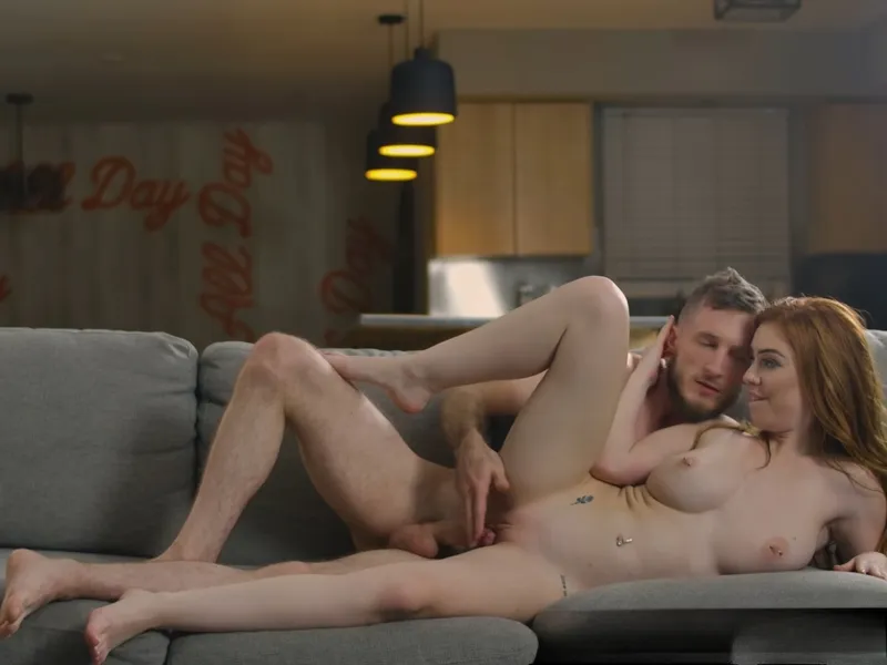 đang tăng ca mà bồ cứ dùng bím dụ tôi doggy cùng em